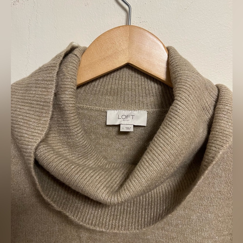 Loft Sweatshirt!